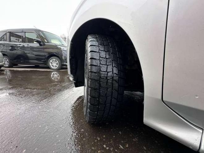 ノート1.2 S FOUR 4WD　ナビ　Bluetooth　オートホールド　アイドリングストップ　USB　スチールホイール冬　レーンキープアシスト　横滑り防止装置　コーナーセンサー　シートヒーター 1200