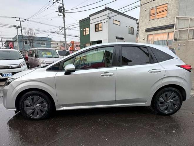 ノート1.2 S FOUR 4WD　ナビ　Bluetooth　オートホールド　アイドリングストップ　USB　スチールホイール冬　レーンキープアシスト　横滑り防止装置　コーナーセンサー　シートヒーター 1200