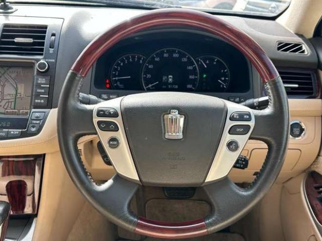 クラウンロイヤル 3.0 ロイヤルサルーン i-Four 4WD　純正HDDナビ　プッシュスタート　ビルトインETC　地デジ　社外アルミホイール夏　社外アルミホイール冬　バックモニター　クルーズコントロール 3000