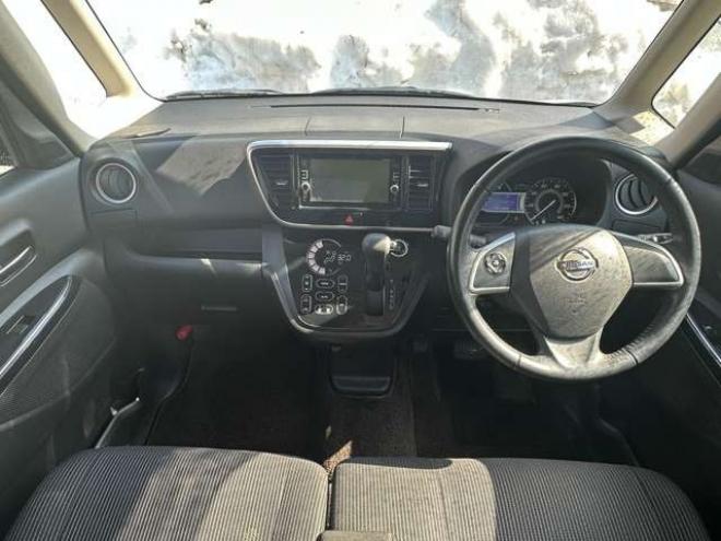 デイズルークスハイウェイスター Xターボ 4WD　片側パワースライドドア　Bluetooth　アイドリングストップ　横滑り防止　衝突軽減ブレーキ　シートヒーター　ナビ　地デジ　アラウンドビューモニター　バックモニター　純正アルミホイール夏　プッシュスタート 660