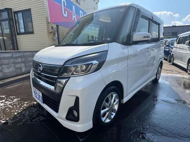 デイズルークスハイウェイスター Xターボ 4WD　片側パワースライドドア　Bluetooth　アイドリングストップ　横滑り防止　衝突軽減ブレーキ　シートヒーター　ナビ　地デジ　アラウンドビューモニター　バックモニター　純正アルミホイール夏　プッシュスタート 660