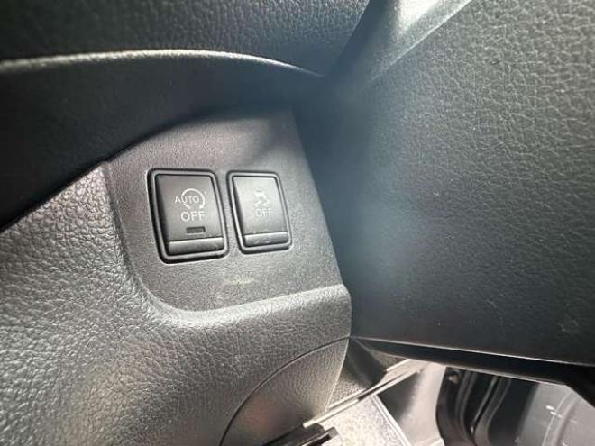 セレナ2.0 ハイウェイスター 4WD　アイドリングストップ　プッシュスタート 2000