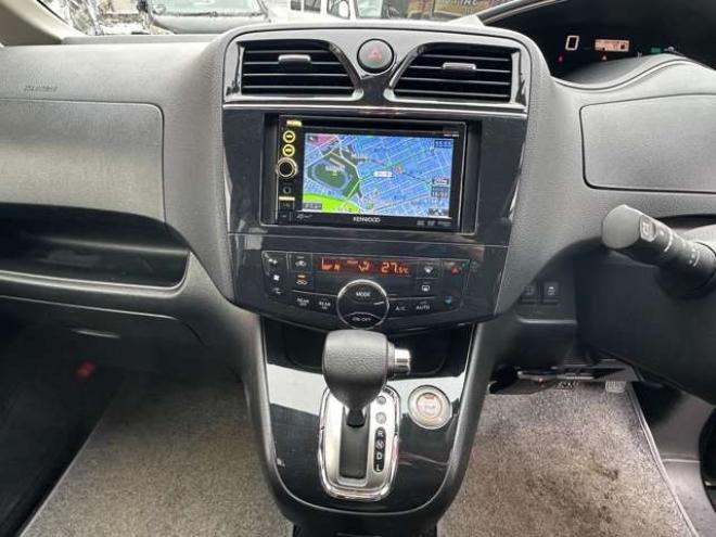 セレナ2.0 ハイウェイスター 4WD　アイドリングストップ　プッシュスタート 2000