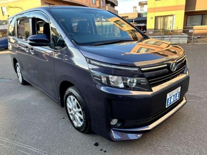 ヴォクシー2.0 X 4WD　電動スライドドア　冬タイヤセット　ドラレコ　アクセル踏み間違い防止装置 ナビTVバックモニター 2000