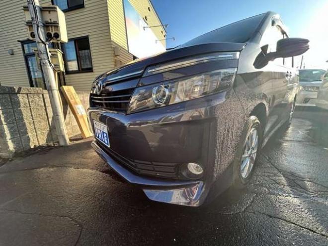 ヴォクシー2.0 X 4WD　電動スライドドア　冬タイヤセット　ドラレコ　アクセル踏み間違い防止装置 ナビTVバックモニター 2000