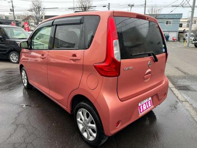 デイズX モカセレクション 4WD　4WD　アラウンドビューモニター　バックカメラ　アイドリングストップ　衝突軽減ブレーキ　横滑り防止装置　シートヒーター　純正アルミホイール夏 660