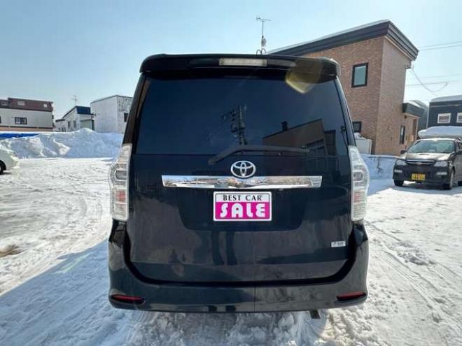 ヴォクシー2.0 ZS 4WD　両側パワースライドドア　プッススタート 2000