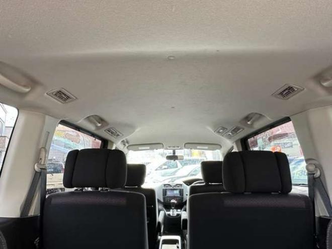 セレナ2.0 ハイウェイスター Vセレクション 4WD　両側ワンタッチオートスライドドア　アイドリングトップ　横滑り防止装置　プッシュスタート　クルーズコントロール　社外アルミホイール夏 2000