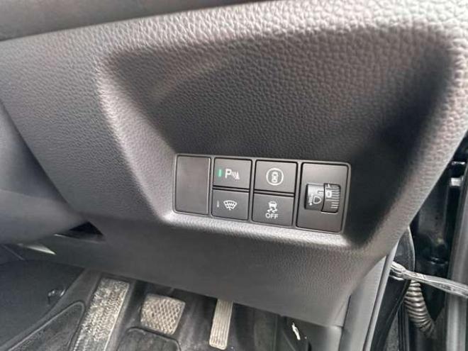 フィット1.5 e:HEV ホーム 4WD　純正ナビ　Bluetooth　バックカメラ　クルーズコントロール　コーナーセンサー　ハーフレザーシート　ETC　ミラーヒーター　横滑り防止装置　ブレーキホールド　USB前後　社外アルミホイール夏 1500