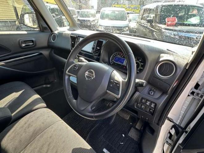 デイズルークスハイウェイスター Gターボ 4WD　ワンタッチ両側オートスライドドア　ナビ　Bluetooth　地デジ　運転席シートヒーター　衝突軽減ブレーキ　アイドリングストップ　横滑り防止装置　アラウンドビューモニター　バックモニター　純正アルミホイール 660