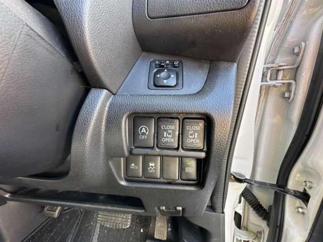 デイズルークスハイウェイスター Gターボ 4WD　ワンタッチ両側オートスライドドア　ナビ　Bluetooth　地デジ　運転席シートヒーター　衝突軽減ブレーキ　アイドリングストップ　横滑り防止装置　アラウンドビューモニター　バックモニター　純正アルミホイール 660