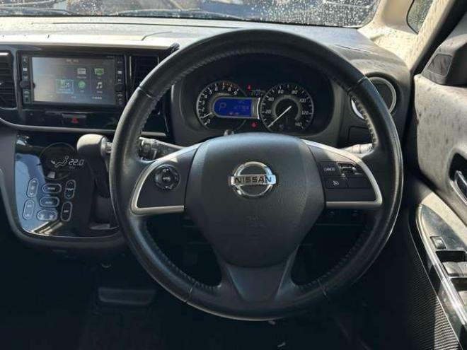 デイズルークスハイウェイスター Gターボ 4WD　ワンタッチ両側オートスライドドア　ナビ　Bluetooth　地デジ　運転席シートヒーター　衝突軽減ブレーキ　アイドリングストップ　横滑り防止装置　アラウンドビューモニター　バックモニター　純正アルミホイール 660