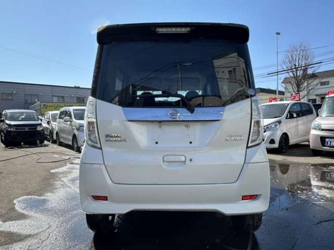 デイズルークスハイウェイスター Gターボ 4WD　ワンタッチ両側オートスライドドア　ナビ　Bluetooth　地デジ　運転席シートヒーター　衝突軽減ブレーキ　アイドリングストップ　横滑り防止装置　アラウンドビューモニター　バックモニター　純正アルミホイール 660