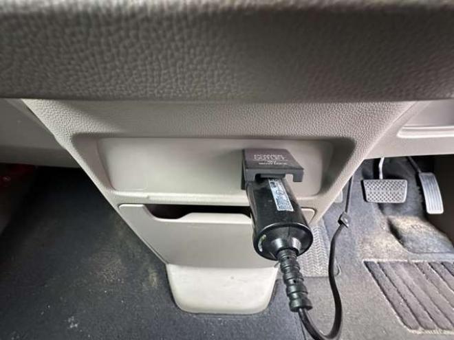 N-WGNG 4WD　SDナビ　プッシュスタート　バックカメラ　横滑り防止装置　スチールホイール冬　インテリジャントキー 660