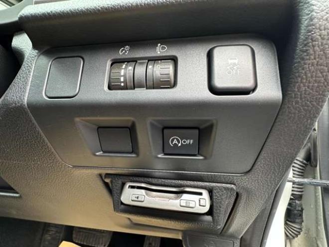 インプレッサスポーツ 2.0 i アイサイト 4WD　ナビ　地デジ　バックカメラ　ETC　Bluetooth　レーンキープアシスト　衝突軽減ブレーキ　アイドリングストップ　純正アルミホイール夏 2000