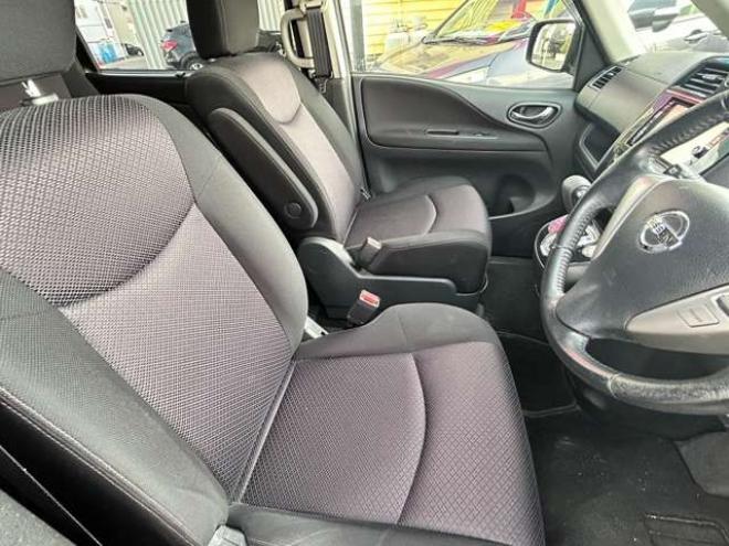 セレナ2.0 ハイウェイスター Vセレクション 4WD　ナビフルセグTV　フリップダウンモニター 2000