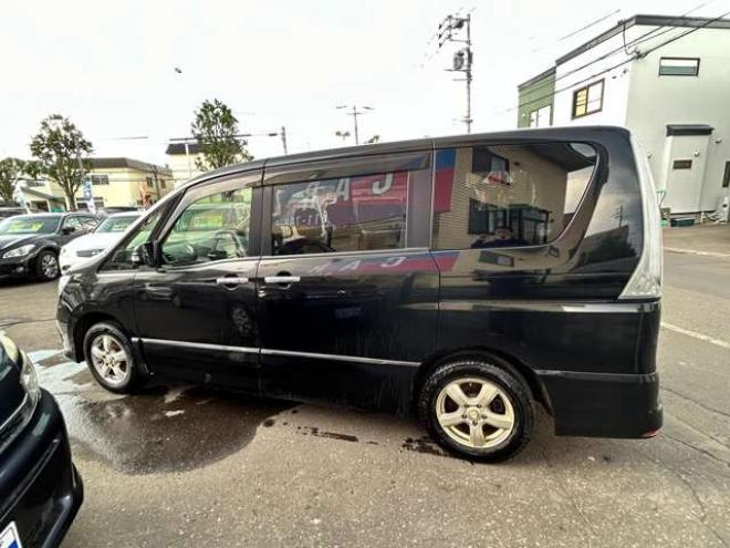 セレナ2.0 ハイウェイスター Vセレクション 4WD　ナビフルセグTV　フリップダウンモニター 2000