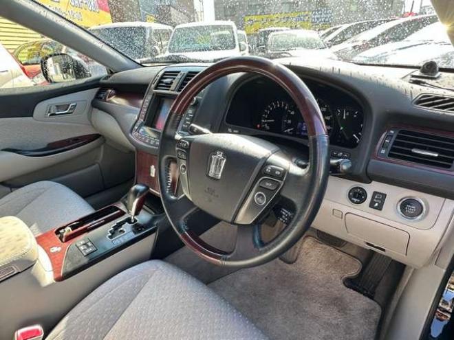 クラウンロイヤル 2.5 ロイヤルサルーン i-Four ナビパッケージ 4WD　純正HDDナビ　寒冷地仕様　地デジ　ビルトインETC　プッシュスタート　パワーシート　バックモニター　社外アルミホイール夏　純正アルミホイール冬　インテリジェントキー　横滑り防止装置 2500