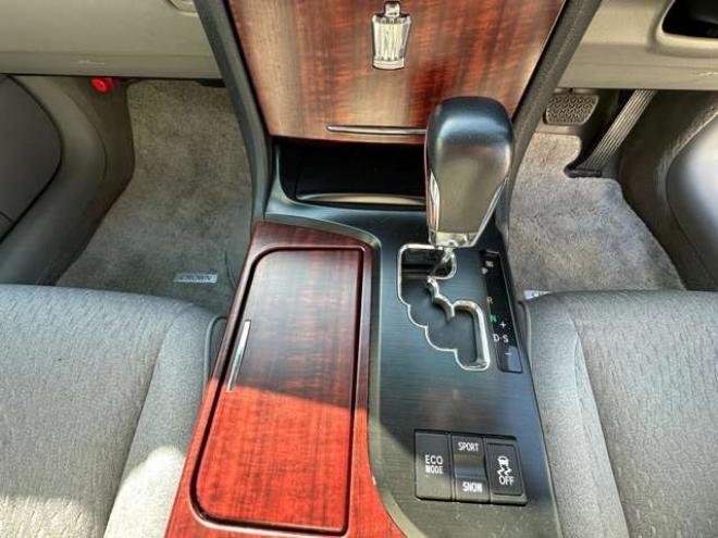 クラウンロイヤル 2.5 ロイヤルサルーン i-Four ナビパッケージ 4WD　純正HDDナビ　寒冷地仕様　地デジ　ビルトインETC　プッシュスタート　パワーシート　バックモニター　社外アルミホイール夏　純正アルミホイール冬　インテリジェントキー　横滑り防止装置 2500