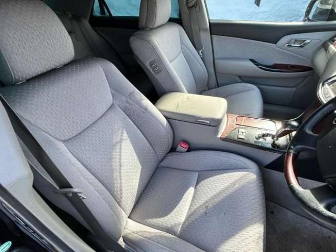 クラウンロイヤル 3.0 ロイヤルサルーン i-Four Uパッケージ 4WD　クルーズコントロール　ナビフルセグTVバックモニター　Uパッケージ 3000