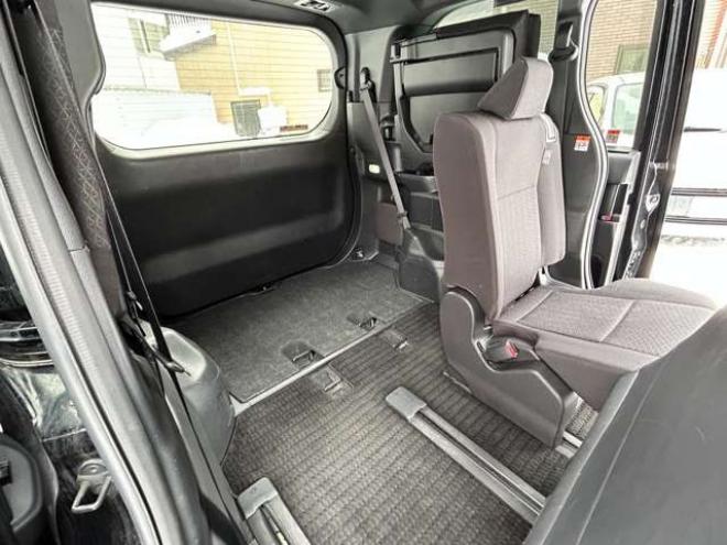 ヴォクシー2.0 S-G 4WD　バックモニター　左右電動スライドドア　衝突軽減ブレーキアクセル踏み間違いブレーキ　ETCレーンキープアシスト 2000