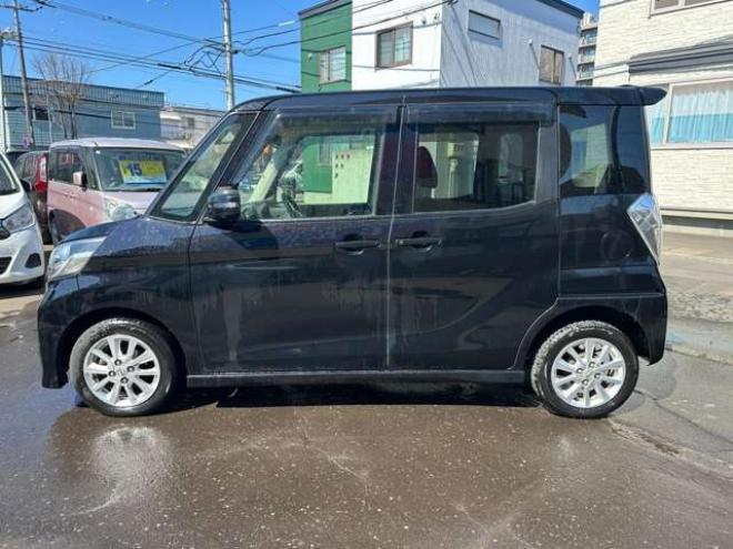 デイズルークスハイウェイスターX 4WD　片側パワースライドドア　SDナビ　Bluetooth　フルセグTV 　アラウンドビューモニター　バックモニター　インテリジェントキー　プッシュスタート　運転席シートヒーター　純正アルミホイール夏　EGスターター 660