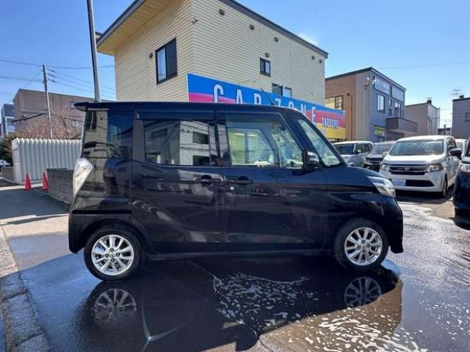 デイズルークスハイウェイスターX 4WD　片側パワースライドドア　SDナビ　Bluetooth　フルセグTV 　アラウンドビューモニター　バックモニター　インテリジェントキー　プッシュスタート　運転席シートヒーター　純正アルミホイール夏　EGスターター 660