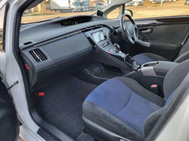 プリウス1.8 S　下廻り防錆塗装済 コムテック製ドラレコ  ケンウッド製社外ナビ フルセグ Bluetooth バックカメラ ETC フロント&テールエアロ プッシュスタート スマートキー 社外アルミ 2WD 1800