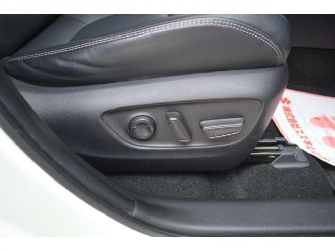 RAV-42.0 G 4WD　ワンオーナー車4WDプリクラッシュセーフティ黒革シートヒーターレーダークルーズコントロール8インチナビTVバックカメラLEDパワーバックドアステアリングヒーター横滑り防止装置パーキングセンサー 2000