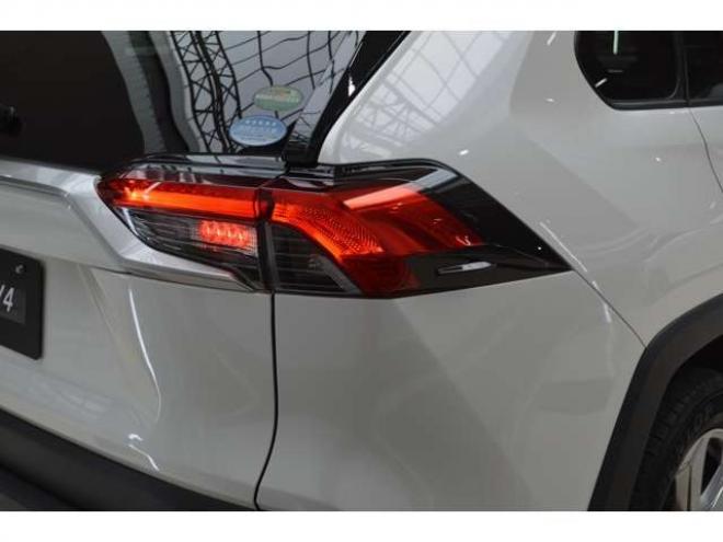 RAV-42.0 G 4WD　ワンオーナー車4WDプリクラッシュセーフティ黒革シートヒーターレーダークルーズコントロール8インチナビTVバックカメラLEDパワーバックドアステアリングヒーター横滑り防止装置パーキングセンサー 2000