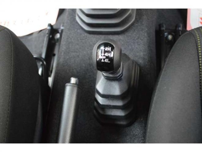 ジムニーXC 4WD　ワンオーナー車F5速マニュアル4WDターボセーフティサポート搭載アイドリングストップ横滑り防止装置11インチディスプレイオーディオハイビームアシストLEDライトクルーズコントロール 660