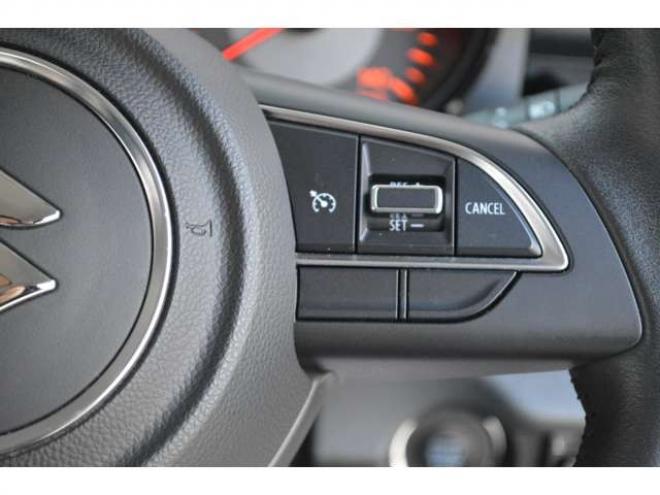 ジムニーXC 4WD　ワンオーナー車F5速マニュアル4WDターボセーフティサポート搭載アイドリングストップ横滑り防止装置11インチディスプレイオーディオハイビームアシストLEDライトクルーズコントロール 660