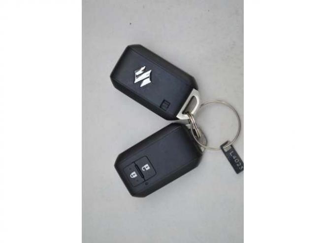 ジムニーXC 4WD　ワンオーナー車F5速マニュアル4WDターボセーフティサポート搭載アイドリングストップ横滑り防止装置11インチディスプレイオーディオハイビームアシストLEDライトクルーズコントロール 660