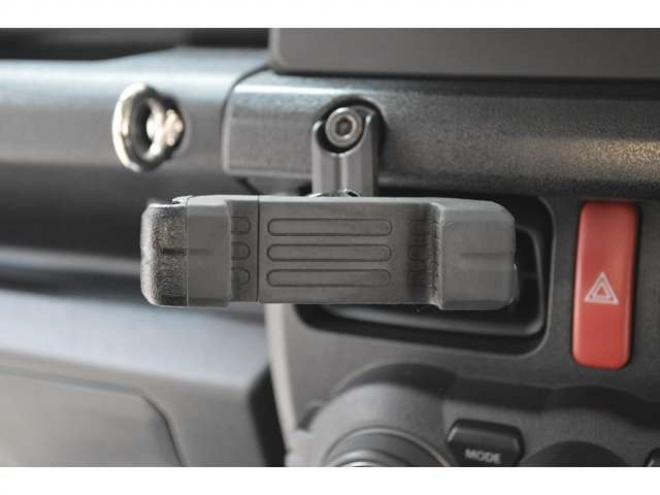 ジムニーXC 4WD　ワンオーナー車F5速マニュアル4WDターボセーフティサポート搭載アイドリングストップ横滑り防止装置11インチディスプレイオーディオハイビームアシストLEDライトクルーズコントロール 660