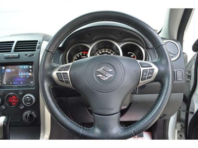 エスクード2.4 ランドブリーズ 4WD　ワンオーナー特別仕様車4WD横滑り防止装置サンルーフ社外ディスプレイオーディオバックカメラETCハーフレザーシートヒーターHIDライトクルーズコントロール 2400