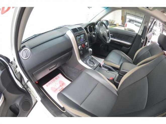 エスクード2.4 ランドブリーズ 4WD　ワンオーナー特別仕様車4WD横滑り防止装置サンルーフ社外ディスプレイオーディオバックカメラETCハーフレザーシートヒーターHIDライトクルーズコントロール 2400