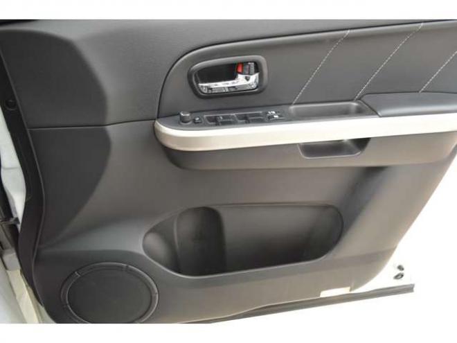 エスクード2.4 ランドブリーズ 4WD　ワンオーナー特別仕様車4WD横滑り防止装置サンルーフ社外ディスプレイオーディオバックカメラETCハーフレザーシートヒーターHIDライトクルーズコントロール 2400