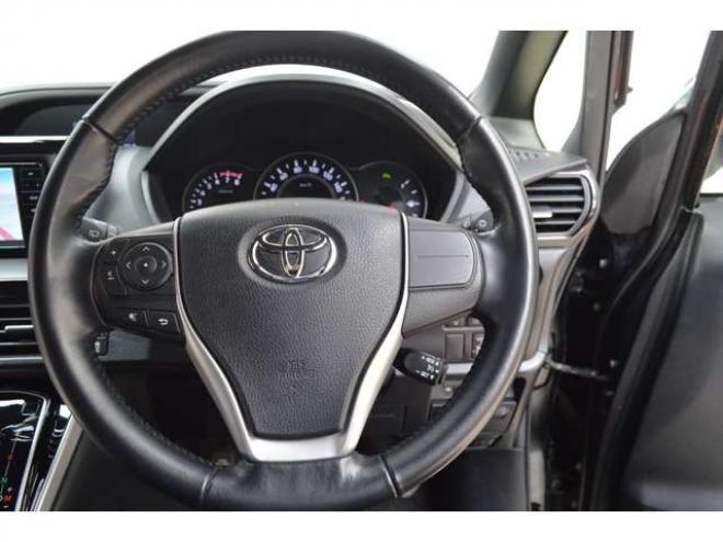 ヴォクシー2.0 ZS 煌III 4WD　ワンオーナー7人乗り4WD寒冷地仕様車トヨタセーフティセンスプリクラッシュセーフティ7インチワイドナビTVバックカメラ両側オートスライドドアETCハイビームアシストLEDヘッドライトクルーズコントロール 2000