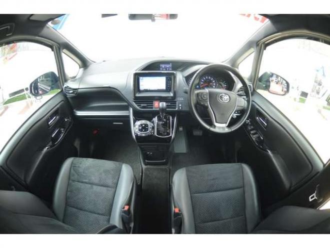 ヴォクシー2.0 ZS 煌III 4WD　ワンオーナー7人乗り4WD寒冷地仕様車トヨタセーフティセンスプリクラッシュセーフティ7インチワイドナビTVバックカメラ両側オートスライドドアETCハイビームアシストLEDヘッドライトクルーズコントロール 2000