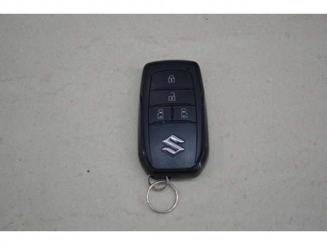 ランディ2.0 G 4WD　ワンオーナー車8人乗り4WDセーフティサポート搭載プリクラッシュセーフティ両側オートスライドドア9インチナビTVバックカメラETCレーダークルーズコントロールLEDドラレコシートヒーター 2000