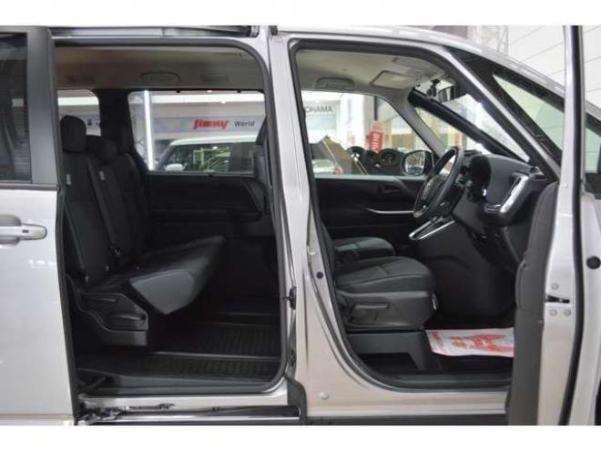 ランディ2.0 G 4WD　ワンオーナー車8人乗り4WDセーフティサポート搭載プリクラッシュセーフティ両側オートスライドドア9インチナビTVバックカメラETCレーダークルーズコントロールLEDドラレコシートヒーター 2000