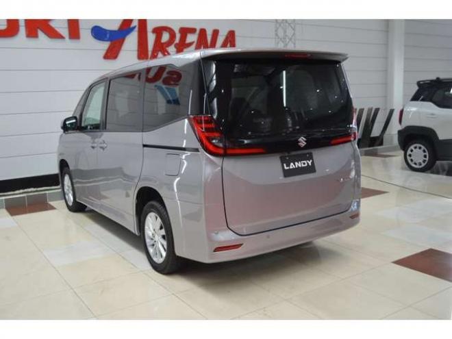 ランディ2.0 G 4WD　ワンオーナー車8人乗り4WDセーフティサポート搭載プリクラッシュセーフティ両側オートスライドドア9インチナビTVバックカメラETCレーダークルーズコントロールLEDドラレコシートヒーター 2000