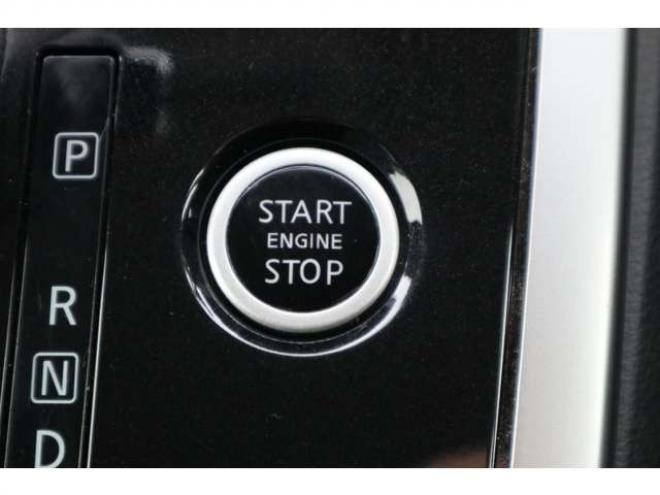 セレナ2.0 B 4WD　社外ナビ　バックカメラ　バックブザー　ETC　前側ドライブレコーダー　クルーズコントロール　オートライト　フォグランプ 2000