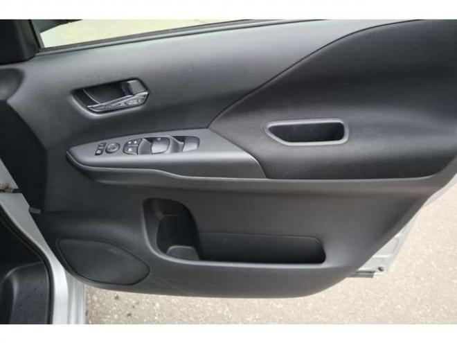 セレナ2.0 B 4WD　社外ナビ　バックカメラ　バックブザー　ETC　前側ドライブレコーダー　クルーズコントロール　オートライト　フォグランプ 2000