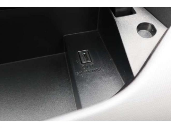 セレナ2.0 B 4WD　社外ナビ　バックカメラ　バックブザー　ETC　前側ドライブレコーダー　クルーズコントロール　オートライト　フォグランプ 2000