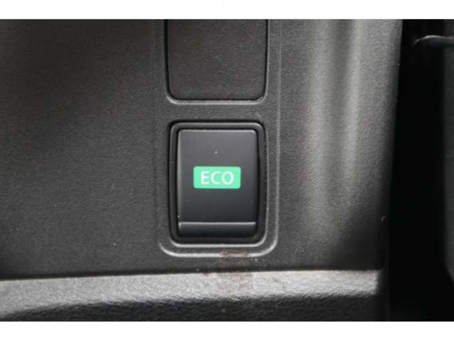 セレナ2.0 B 4WD　社外ナビ　バックカメラ　バックブザー　ETC　前側ドライブレコーダー　クルーズコントロール　オートライト　フォグランプ 2000