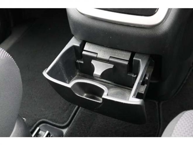 セレナ2.0 B 4WD　社外ナビ　バックカメラ　バックブザー　ETC　前側ドライブレコーダー　クルーズコントロール　オートライト　フォグランプ 2000