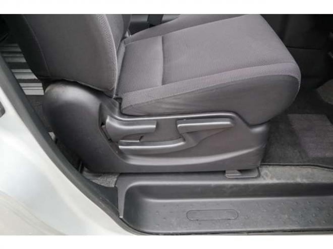 セレナ2.0 B 4WD　社外ナビ　バックカメラ　バックブザー　ETC　前側ドライブレコーダー　クルーズコントロール　オートライト　フォグランプ 2000