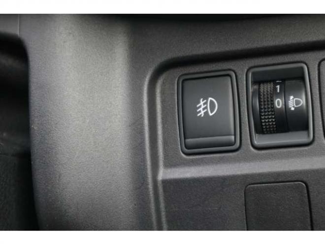 セレナ2.0 B 4WD　社外ナビ　バックカメラ　バックブザー　ETC　前側ドライブレコーダー　クルーズコントロール　オートライト　フォグランプ 2000