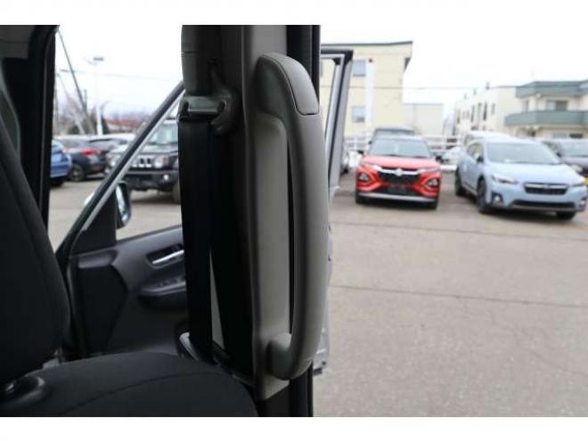 セレナ2.0 B 4WD　社外ナビ　バックカメラ　バックブザー　ETC　前側ドライブレコーダー　クルーズコントロール　オートライト　フォグランプ 2000